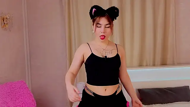 Snapshot of LaneUmanzor chatting on 12.02.25 LaneUmanzor online show from 12.02.25