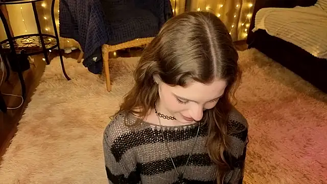 Snapshot of RozanneJordan chatting on 04.02.26 RozanneJordan online show from 04.02.26