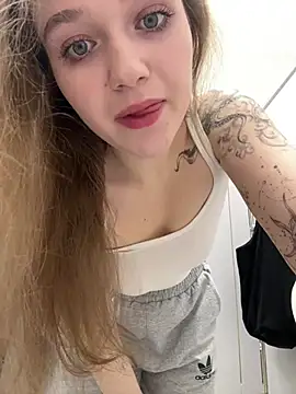 Snapshot of RussianWoman chatting on 01.09.26 RussianWoman online show from 01.09.26