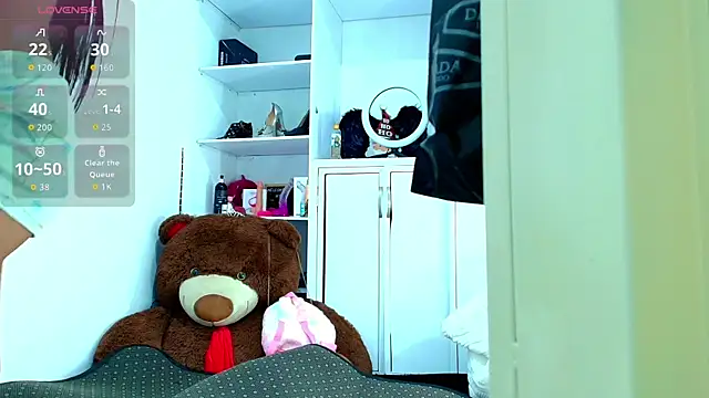 mia fernand online show from 11.18.25