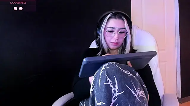 GabyRose9 online show from 03.27.26