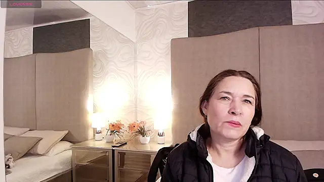 Snapshot of helen_larkin chatting on 08.04.26 helen larkin online show from 08.04.26
