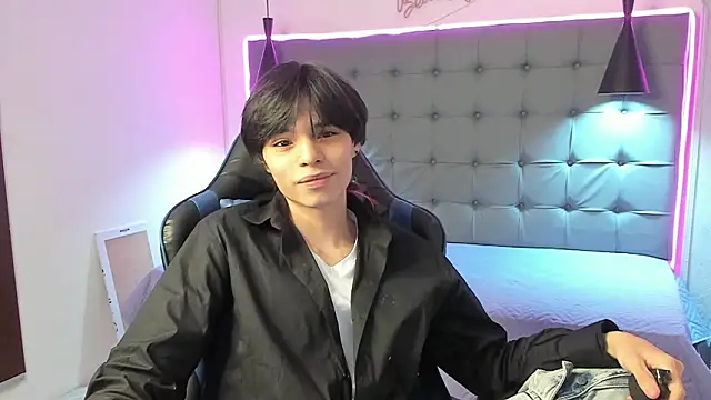 Snapshot of Sylasfrost chatting on 02.19.26 Sylasfrost online show from 02.19.26