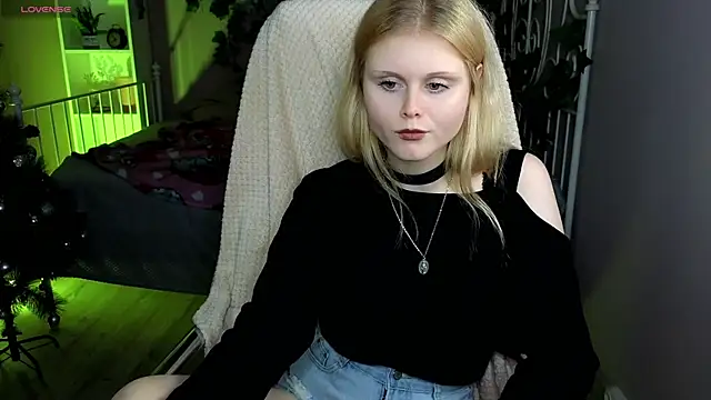 AnoraAmore online show from 12.14.25