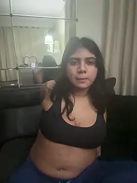 Snapshot of TiaBella_ chatting on 12.18.25 TiaBella online show from 12.18.25