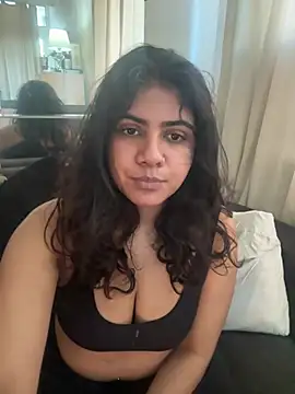 Snapshot of TiaBella_ chatting on 02.25.26 TiaBella online show from 02.25.26