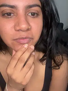 Snapshot of TiaBella_ chatting on 04.15.26 TiaBella online show from 04.15.26