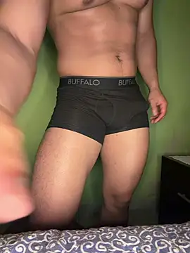 Snapshot of hardsexboyfit chatting on 11.24.25 hardsexboyfit online show from 11.24.25