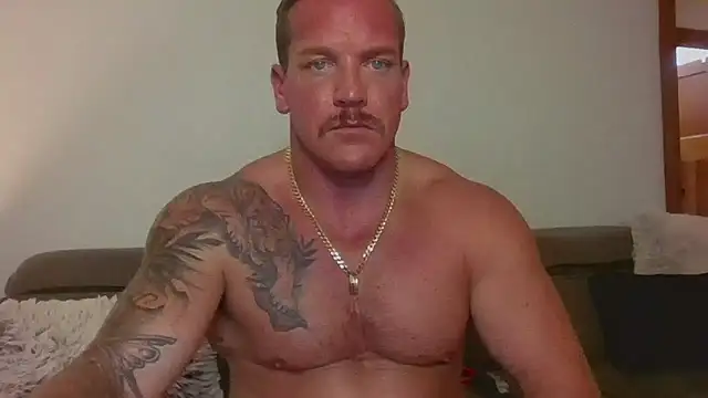 Snapshot of LuxeLoverZ chatting on 11.29.25 LuxeLoverZ online show from 11.29.25