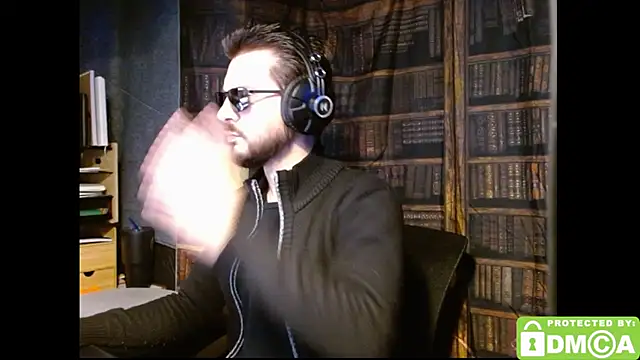 Snapshot of justshutupandwatch chatting on 11.25.25 justshutupandwatch online show from 11.25.25