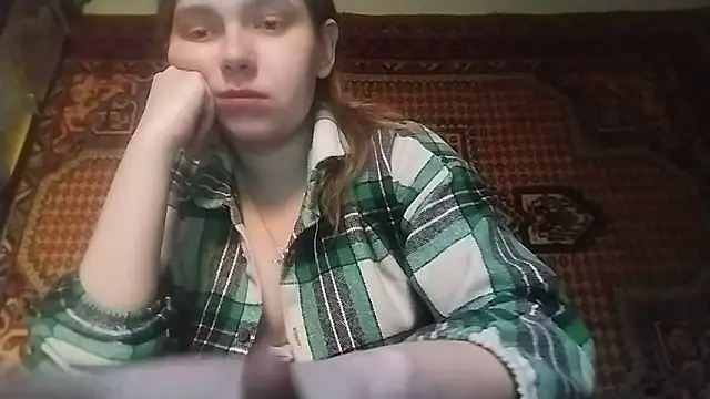 Snapshot of KikiBang chatting on 11.24.25 KikiBang online show from 11.24.25