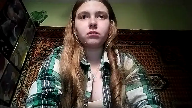 Snapshot of KikiBang chatting on 11.25.25 KikiBang online show from 11.25.25