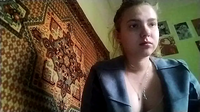 Snapshot of KikiBang chatting on 12.01.25 KikiBang online show from 12.01.25