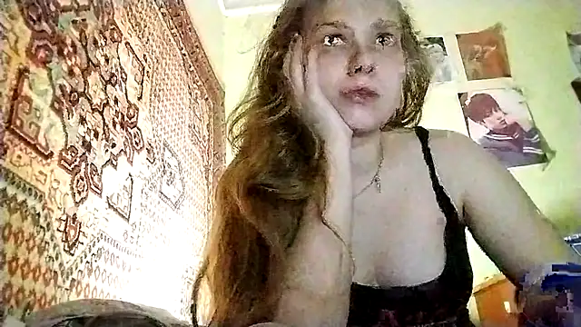 Snapshot of KikiBang chatting on 12.16.25 KikiBang online show from 12.16.25