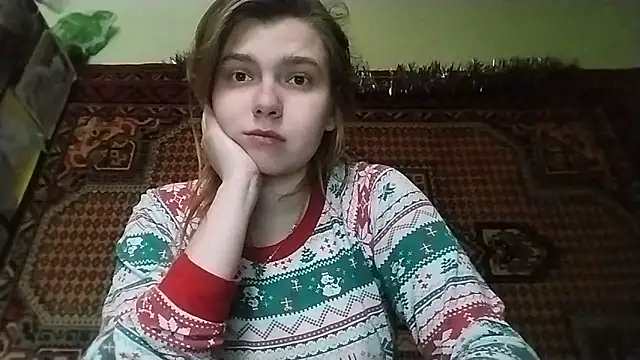 Snapshot of KikiBang chatting on 12.20.25 KikiBang online show from 12.20.25