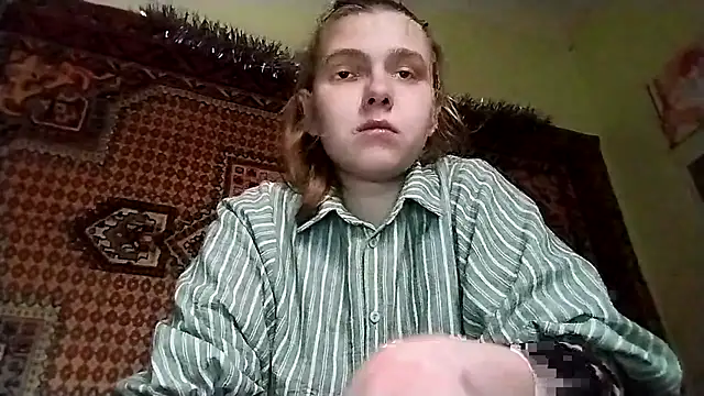 Snapshot of KikiBang chatting on 12.21.25 KikiBang online show from 12.21.25