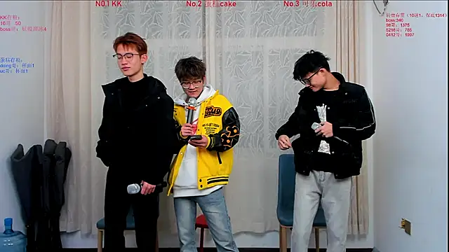 Snapshot of Delicious-boys-001 chatting on 11.25.25 Delicious-boys-001 online show from 11.25.25