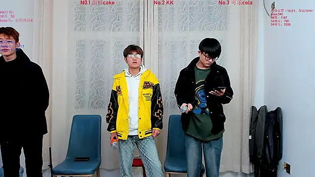 Snapshot of Delicious-boys-001 chatting on 12.04.25 Delicious-boys-001 online show from 12.04.25