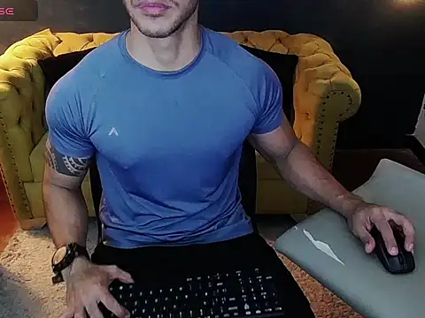 Snapshot of tayler_luke chatting on 12.03.25 tayler luke online show from 12.03.25