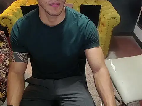 Snapshot of tayler_luke chatting on 12.21.25 tayler luke online show from 12.21.25