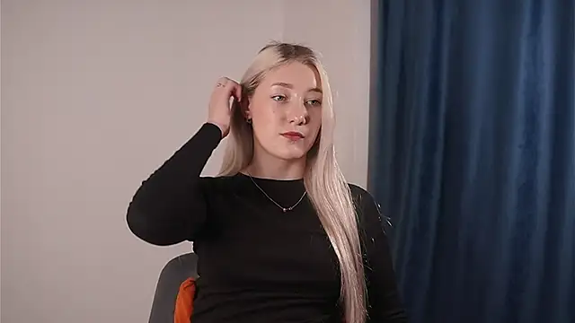 Snapshot of AngelitaLepp chatting on 11.21.25 AngelitaLepp online show from 11.21.25