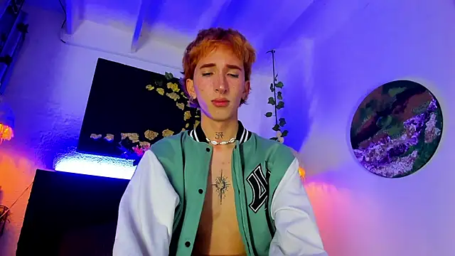 Snapshot of Shadow_claw chatting on 11.20.25 Shadow claw online show from 11.20.25