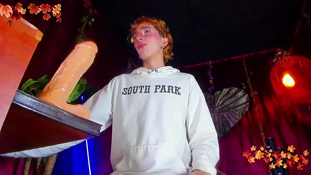 Snapshot of Shadow_claw chatting on 11.21.25 Shadow claw online show from 11.21.25