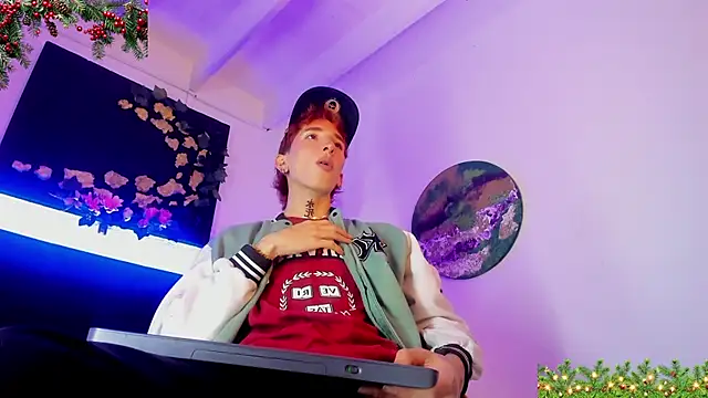 Snapshot of Shadow_claw chatting on 11.24.25 Shadow claw online show from 11.24.25