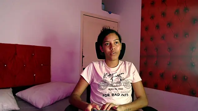 xamaravelour online show from 11.26.25