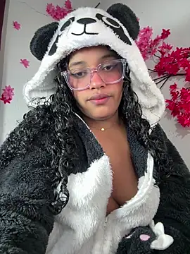 Snapshot of chleo_rosse chatting on 04.17.26 chleo rosse online show from 04.17.26