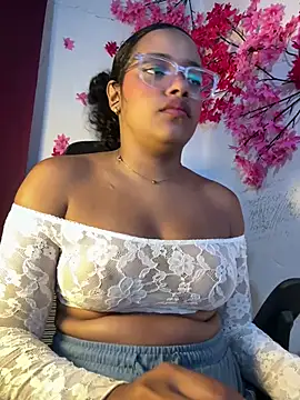 Snapshot of chleo_rosse chatting on 04.21.26 chleo rosse online show from 04.21.26