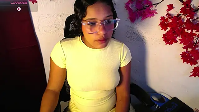 Snapshot of chleo_rosse chatting on 04.28.26 chleo rosse online show from 04.28.26