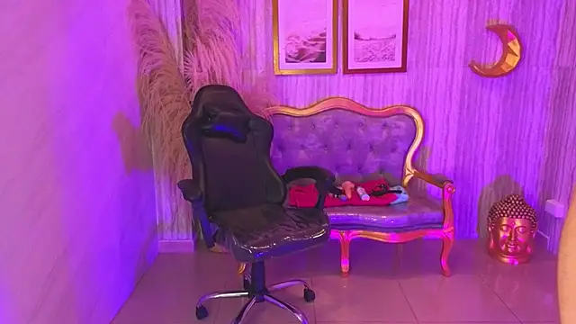 Snapshot of lexie_s chatting on 12.22.25 lexie s online show from 12.22.25