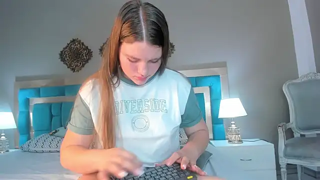 Snapshot of LiiaVelvet chatting on 12.18.25 LiiaVelvet online show from 12.18.25