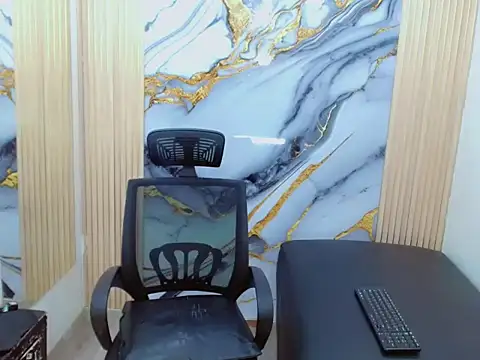 Snapshot of MeganCock chatting on 11.26.25 MeganCock online show from 11.26.25