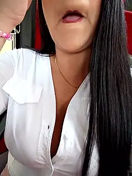 Layla-daring online show from 01.31.26