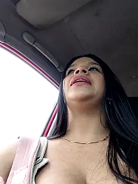 Snapshot of Layla-daring chatting on 06.18.26 Layla-daring online show from 06.18.26