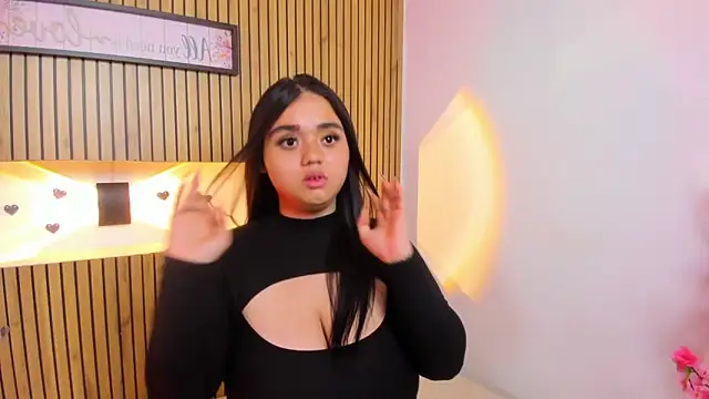 SaraLondon13 online show from 11.21.25