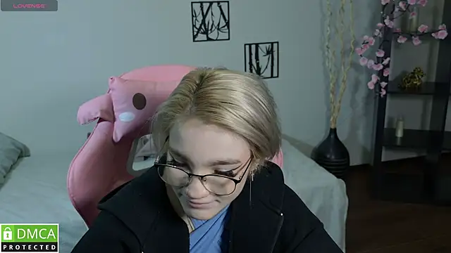 Megan Lora online show from 01.07.26