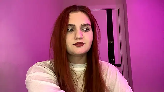 Snapshot of Red_Ava chatting on 12.04.25 Red Ava online show from 12.04.25