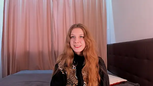 Snapshot of HazeLuneth chatting on 02.17.26 HazeLuneth online show from 02.17.26