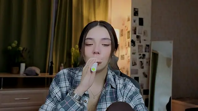 Snapshot of Vexorine chatting on 05.19.26 Vexorine online show from 05.19.26