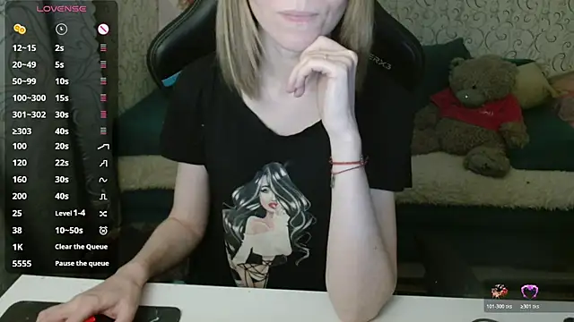 Snapshot of __Katherine___ chatting on 11.25.25 Katherine online show from 11.25.25