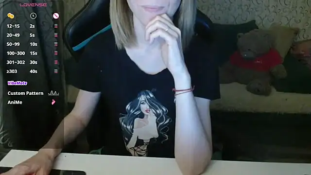 Snapshot of __Katherine___ chatting on 11.26.25 Katherine online show from 11.26.25