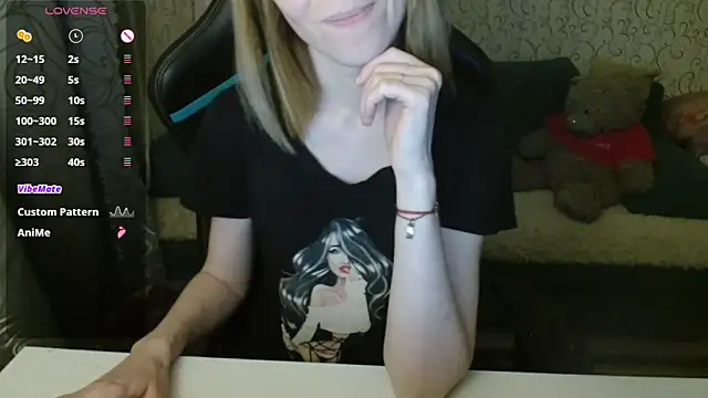 Snapshot of __Katherine___ chatting on 11.27.25 Katherine online show from 11.27.25