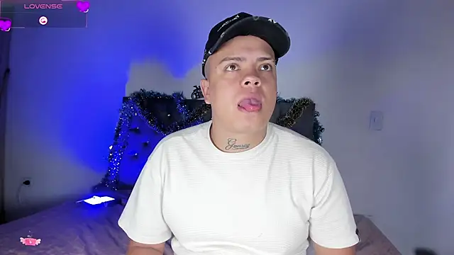 Snapshot of Teo_Vanegass chatting on 11.30.25 Teo Vanegass online show from 11.30.25