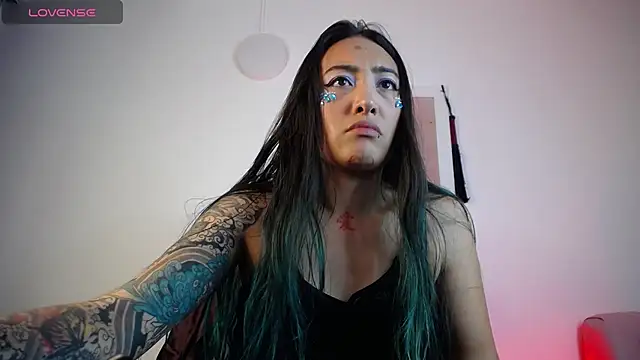 LunaAponte online show from 02.04.26