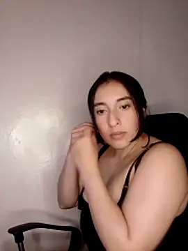 Snapshot of kira-stormm chatting on 05.19.26 kira-stormm online show from 05.19.26