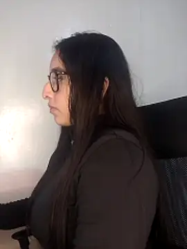 Snapshot of kira-stormm chatting on 05.25.26 kira-stormm online show from 05.25.26