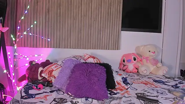 Hayley-Fox online show from 02.04.26